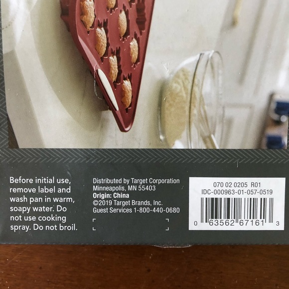 Silicone baking fall leaf mini muffin pan - Picture 4 of 4